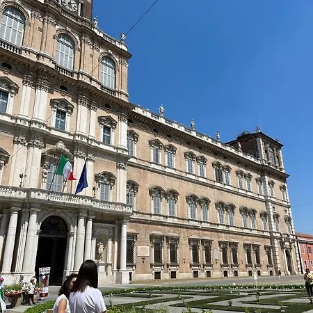 Duomo Of Comfortable Módena